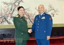 Defence Minister General Ngo Xuan Lich (left) and Xu Quiliang, a member of the Political Bureau of the Communist Party of China (CPC) Central Committee and Vice Chairman of the Central Military Commission of China. (Photo: VNA)