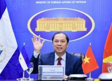 Deputy Minister of Foreign Affairs Nguyen Quoc Dung at the consultation (Photo: VNA)