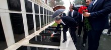 Iranian FM pays tribute to Azerbaijani martyrs in Baku