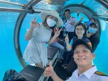 The submarine services provided by Vinpearl Joint Stock Company offer exciting experiences for tourists. (Photo: baokhanhhoa.vn)