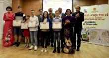 Painting contest on Vietnam draws international students