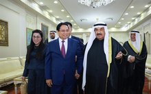 Vietnamese government leader visits former Kuwaiti Prime Minister