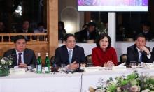 PM calls for assistance in building financial centres in Vietnam
