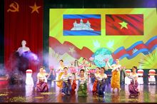 An art performance by artists from Vinh Long (Photo: VNA)