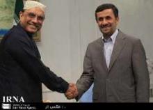 Ahmadinejad Confers With Pakistani President 