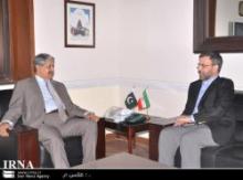 Pakistan Defense Minister Calls For Further Co-op With Iran