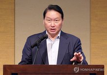 This image, provided by the Korea Chamber of Commerce and Industry (KCCI), shows KCCI Chairman Chey Tae-won during a meeting held in Sendai, Japan, on Aug. 31, 2026. (PHOTO NOT FOR SALE) (Yonhap)