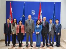 Deputy Minister of Foreign Affairs Le Thi Thu Hang (fourth from left) and other delegates at the event (Photo courtesy of the Ministry of Foreign Affairs)