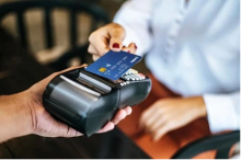 Cashless payment is now popular in Vietnam. (Photo: VNA)