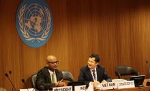 The CD's rotating President Anupam Ray, and Vietnam's Charge d'Affaires a.i Cung Duc Han. (Photo: VNA)