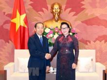 Chairwoman of the National Assembly Nguyen Thi Kim Ngan (R) and Chief Judge of the Lao Supreme People's Court Khampha Sengdara (Photo: VNA)