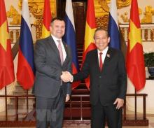 Deputy Prime Minister Truong Hoa Binh (right) and his Russian counterpart Maxim Akimov (Photo: VNA)