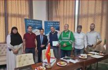 Vietnamese Ambassador to Algeria Tran Quoc Khanh (third from left) and representatives of several firms in Biskra. (Photo: VNA)