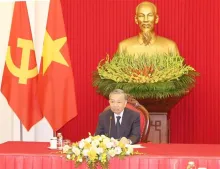 Vietnamese top leader holds phone talks with RoK President