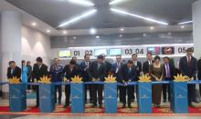 Representatives of ministries and agencies at the launch of the Hanoi - Phnom Penh route. (Photo: VNA)