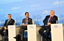 Deputy Foreign Minister To Anh Dung (centre) at the seminar (Photo: VNA)