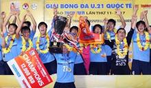 Yokohama players celebrate their International U21 Football Tournament victory on December 22, 2017, in Can Tho (Photo: thethao.sggp.org.vn)
