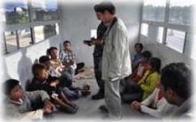 Thai policeman was arrested while smuggling alien workers on a police vehicle