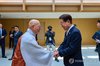 Lee meets Buddhist sect leader