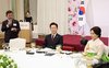 Lee meets S. Korean residents in Rome