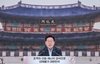 Lee attends session to receive briefings from gov't ministries