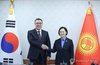 South Korean Prime Minister Han Seong-sook (R) poses for a photo with Kyrgyz President Sadyr Japarov during their meeting at the government complex in Seoul on Sept. 17, 2026. (Yonhap) (END)