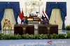 President Prabowo Subianto (right) and Thai PM Anutin Charnvirakul (left)