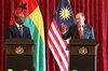 PUTRAJAYA, June 4 -- Prime Minister Datuk Seri Anwar Ibrahim (right) during a joint press conference with visiting Guinea-Bissau President Umaro Sissoco Embalo, here today.  Malaysia and Guinea-Bissau have reaffirmed their commitment to strengthening bilateral relations with focus areas including the halal industry, Islamic finance, energy and capacity building.  --fotoBERNAMA (2025) COPYRIGHT RESERVED