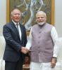 This photo provided by Hyundai Motor Group shows Indian Prime Minister Narendra Modi (R) shaking hands with Euisun Chung, executive chair of Hyundai Motor Group, during a meeting in New Delhi on Oct. 21, 2024. (PHOTO NOT FOR SALE) (Yonhap)