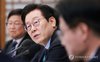 President Lee Jae Myung speaks at a meeting on nurturing South Korea's semiconductor sector in the era of artificial intelligence (AI), in this file photo taken on Dec. 10, 2025. (Pool photo) (Yonhap)