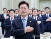 President Lee Jae Myung attends a luncheon with newly elected mayors, county heads and district office chiefs at Cheong Wa Dae on Aug. 27, 2026. (Pool photo) (Yonhap)