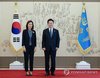 President Lee Jae Myung (R) and new U.S. Ambassador to South Korea Michelle Steel pose for a photo at Cheong Wa Dae on Aug. 12, 2026, during her visit to the presidential office to present her letter of credence. (Yonhap)