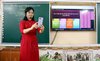 A teacher uses artificial intelligence applications in teaching. (Photo published by VNA)
